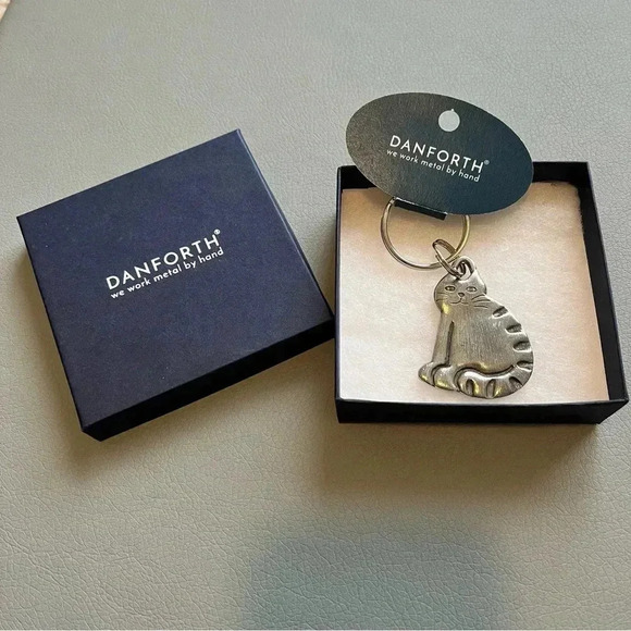 NWT AND BOX Danforth barn cat key chain - Picture 4 of 7